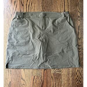 Willit  women skort green activewear Golf Casual size XL NWOT